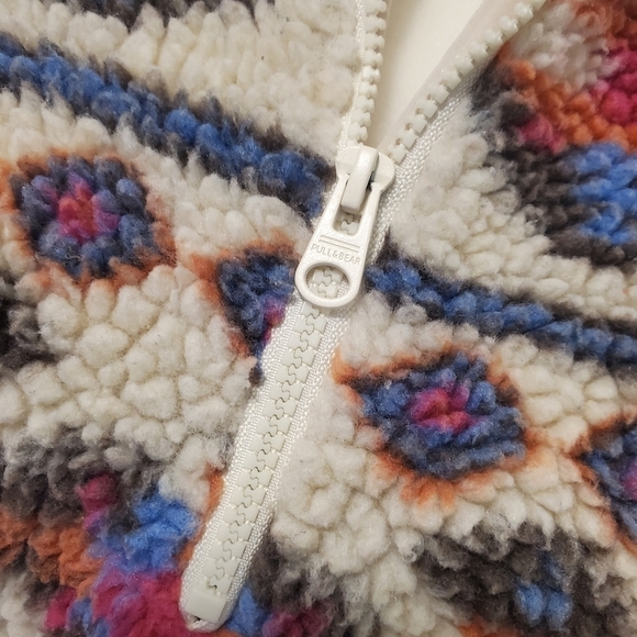 Pull&Bear Colorful Faux Sherpa Pullover Crop Style, Size XL. CASUAL AZTEC - Picture 3 of 11